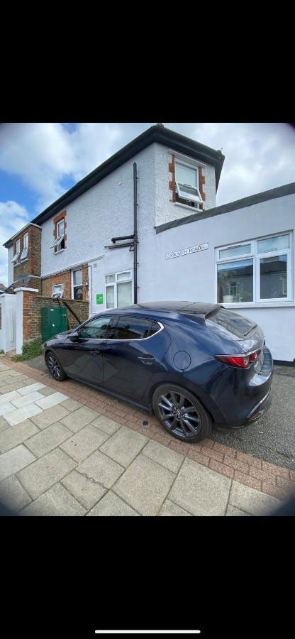 Cosy 1 Bed Apartment With Free Parking Close To Underground Station Zone 2 For Quick Access To Central London Up To 5 Guests Zewnętrze zdjęcie